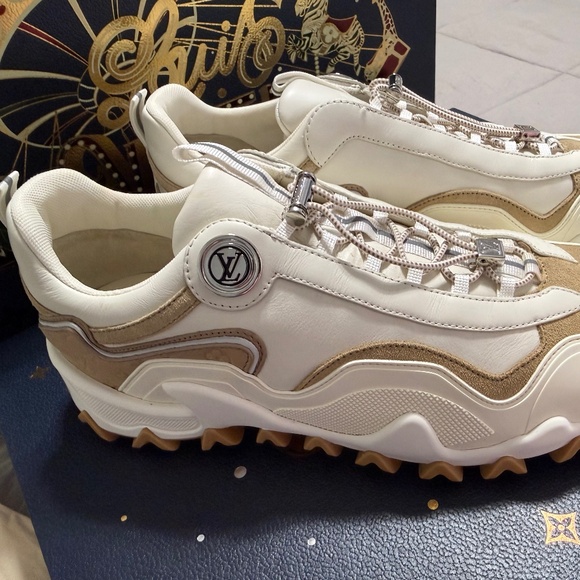 Lv women’s rush sneaker. - Picture 1 of 3